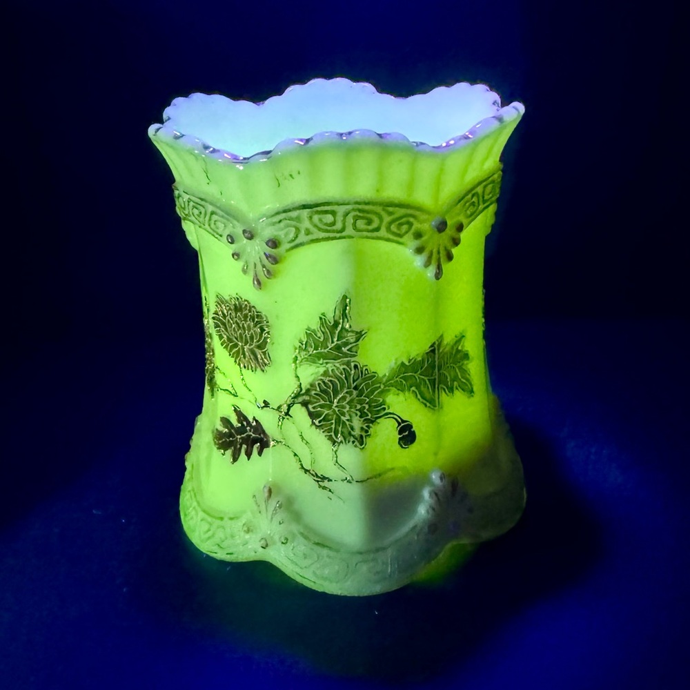 Antique Northwood Uranium Custard Glass Chrysanthemum Sprig Spooner Pagoda